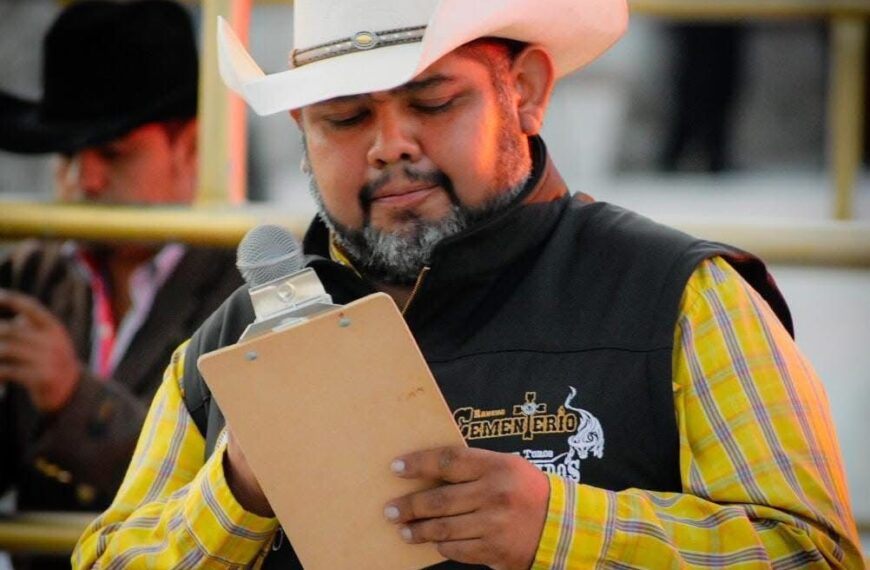 "Yo amo mi trabajo. Un micrófono es algo que valoro muchísimo. Para mí no es trabajo, yo lo haría gratis, de veras que sí... Me gusta brindar emociones, me gusta el grito de la gente", confiesa Ortiz con una sinceridad que traspasa la pantalla.